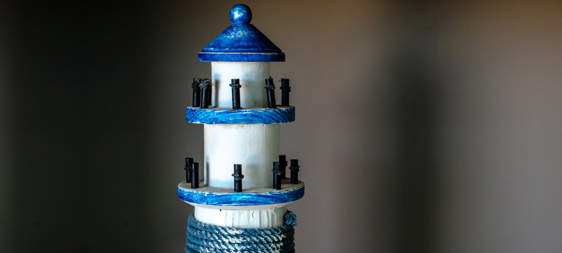 mini lighthouse sculptor